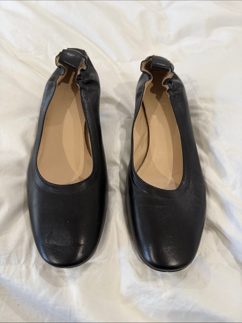 Everlane Black Leather Day heal with Elastic.  Size 7. Great condition!